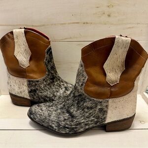 Cowhide and leather booties 9M